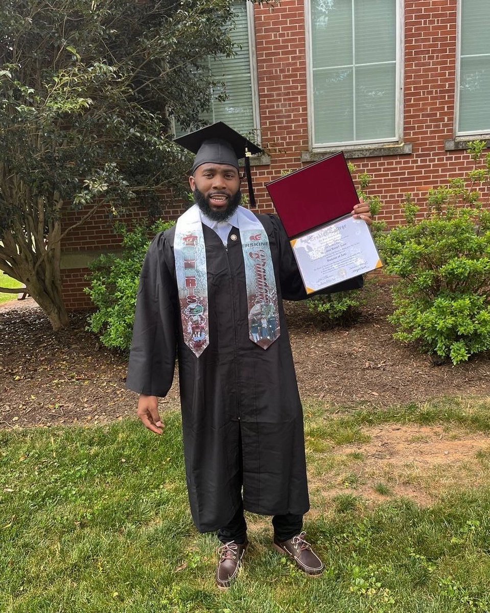 _B_LANE_'s tweet photo. I ain’t ‘posed to be here, I ain’t ‘posed to see this; go through what I went through, on my granny you couldn’t be this. God got me💙. Ima foreva step, hopefully ima be out here to tell you the rest. BernardandDeidra son🙇🏾‍♂️ https://t.co/8XjH0iOqpl