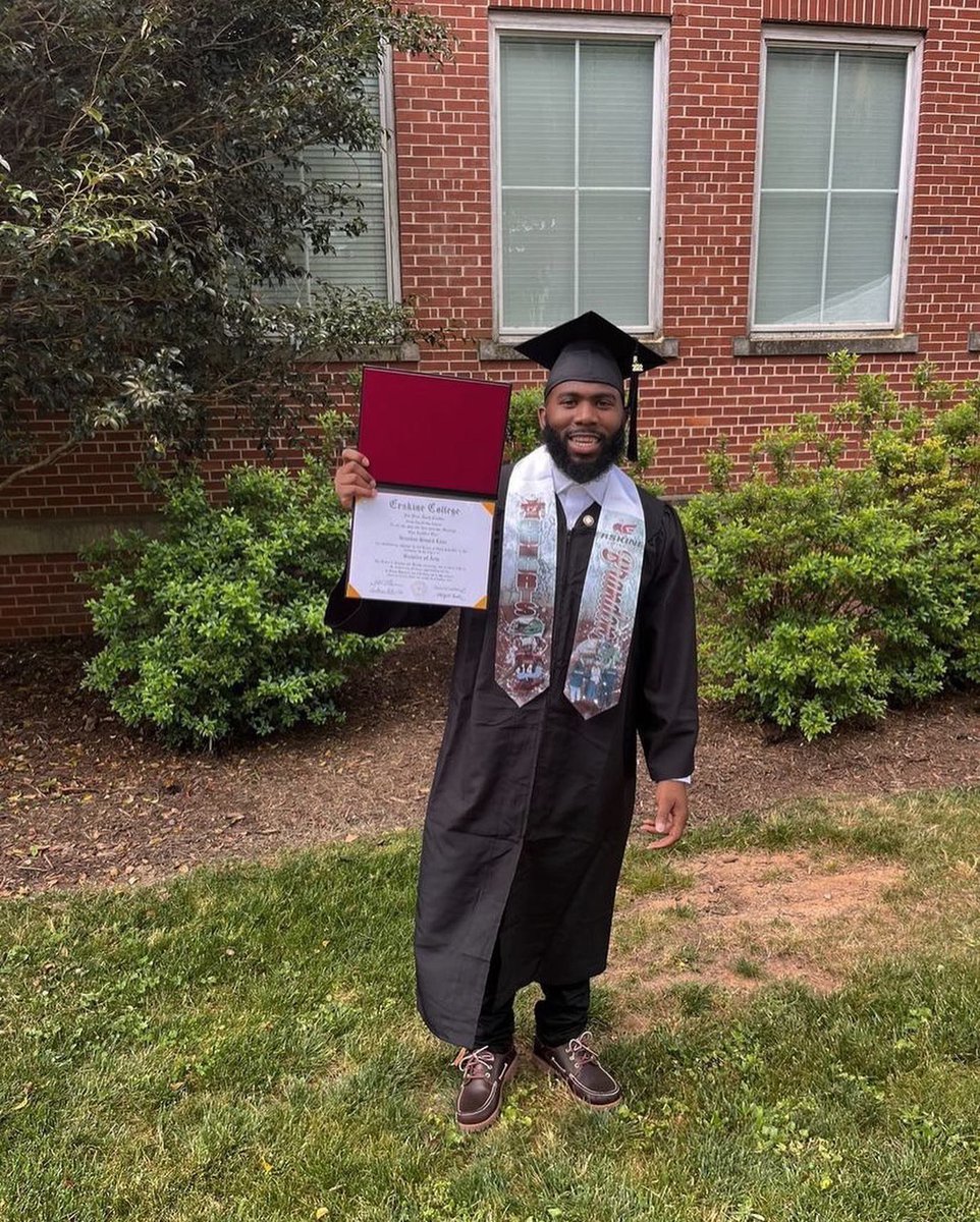 _B_LANE_'s tweet photo. I ain’t ‘posed to be here, I ain’t ‘posed to see this; go through what I went through, on my granny you couldn’t be this. God got me💙. Ima foreva step, hopefully ima be out here to tell you the rest. BernardandDeidra son🙇🏾‍♂️ https://t.co/8XjH0iOqpl