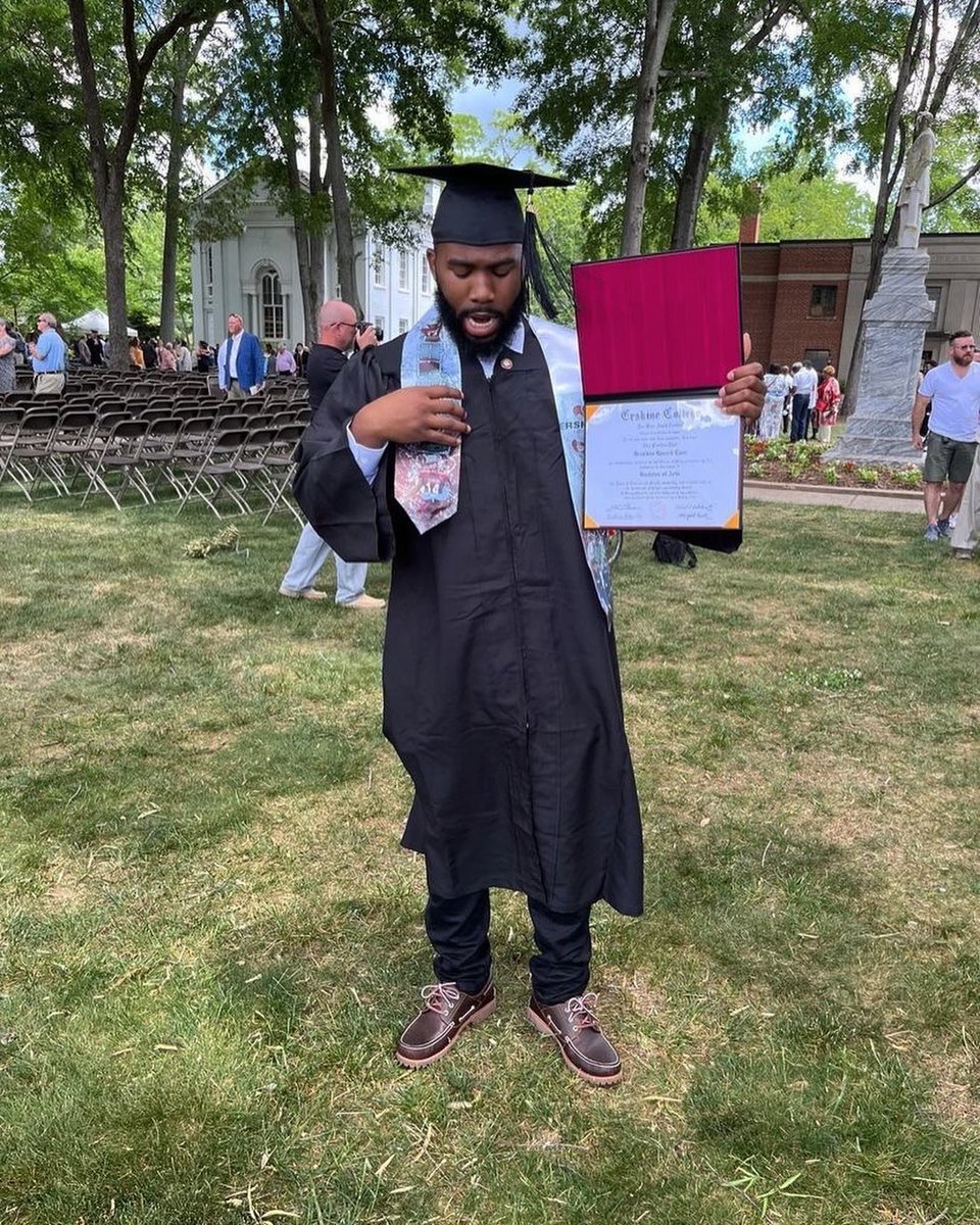 _B_LANE_'s tweet photo. I ain’t ‘posed to be here, I ain’t ‘posed to see this; go through what I went through, on my granny you couldn’t be this. God got me💙. Ima foreva step, hopefully ima be out here to tell you the rest. BernardandDeidra son🙇🏾‍♂️ https://t.co/8XjH0iOqpl