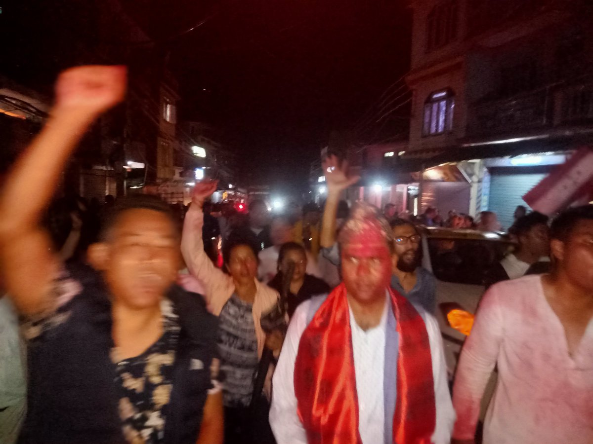 koirala2018's tweet photo. नेपाली कांग्रेसको भिरकोटमा विजयी सुरुवात:
वार्ड नं १ मा प्यानल सहित विजयी।
-कुल मत गणना :१४८०
-वदर ५
-एमाले 
मेयर:५४०
उप मेयर:४८८
वडा अध्यक्ष:४७६
-नेपाली काङ्ग्रेस
मेयर:८२४
उप मेयर:८७३
वडा अध्यक्ष:९१६ ( विजयी )
 वाड नं १ का  काङ्ग्रेसको तिम्लाई बधाई तथा शुभकामना।
जय नेपाल।🇳🇵🌳 https://t.co/MPH18KwU6x