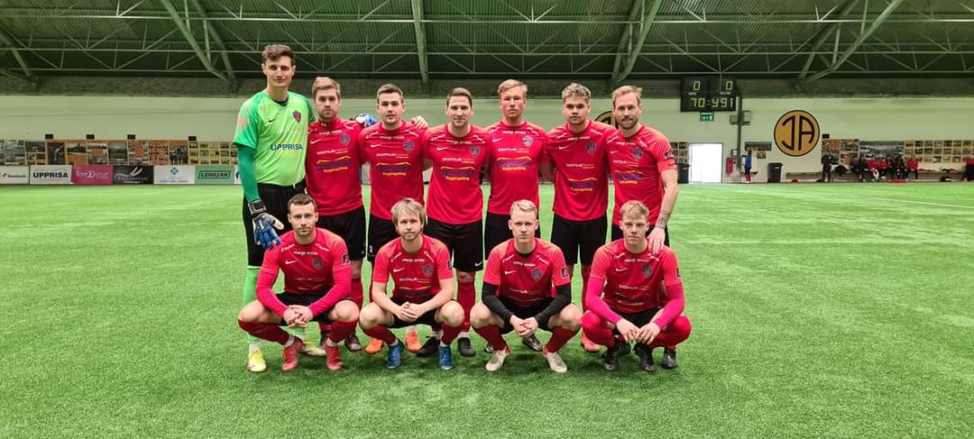 Leikur lokið í Akraneshöll 
Kári - KFS: 3-0 

Mörk Kára
Fylkir Jóhannsson '20
Andri Júlíusson '35
Axel Freyr Ívarsson '90
#roadtopromotion <a href="/AstriPodcast/">Ástríðan Podcast</a> <a href="/Fotboltinet/">Fótbolti.net</a>