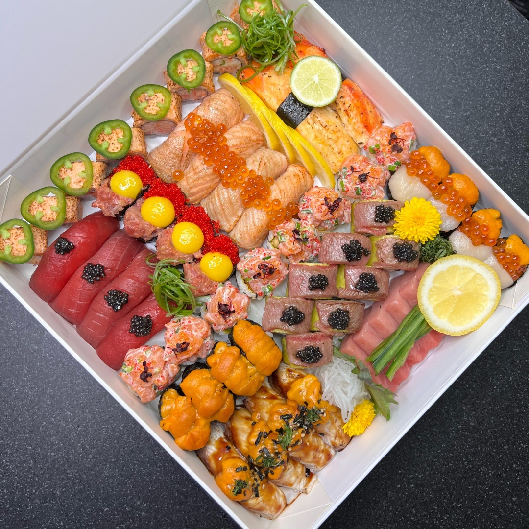 ShinkaSushiBar's tweet photo. Got a couple friends over? Date night? Shinka is perfect for all occasions, let us deliver the sushi right to your door!
#Sushi #Sushichef #Chef #JapaneseFood #Gourmet #Sushilovers #Foodart #Sushiart #Foodlovers #Ottawa #OttawaCanada #Sushiaddict #Foodphotgraphy #Foodies #Sashimi https://t.co/h0QqTxG6NX