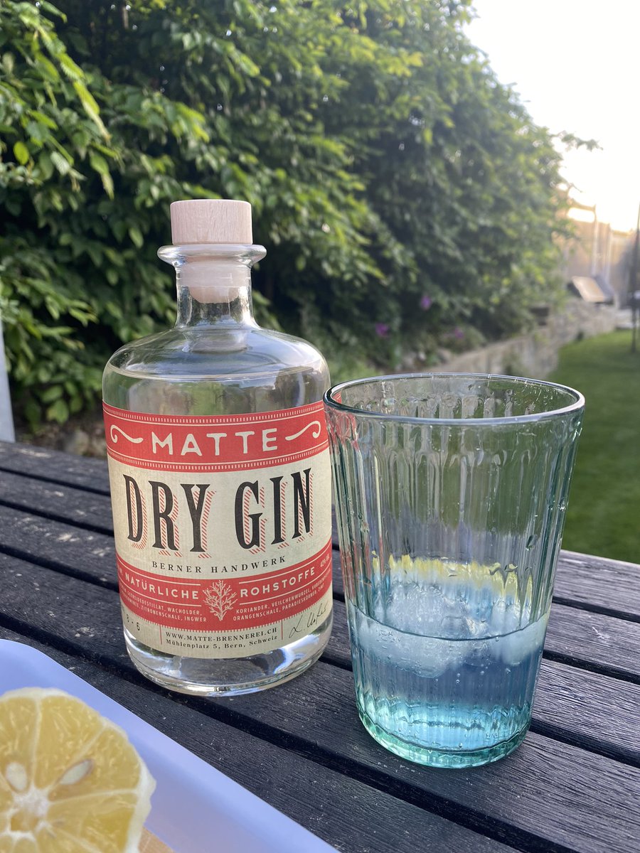 tobitrix's tweet photo. Schönen Abend☺️🍸#GinOClock #gin #mattebrennerei #mattegin https://t.co/3Q3X85iPCD