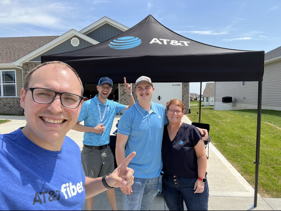 MrMikeReed's tweet photo. Spreading the good word on fiber with @devin_pelkey and some of our Prime leaders!!! @KattiaS_Ramirez @FiberBr1GadeSTL @KAMO_ImMOrtals #Paintitbluein22 #Winasone https://t.co/4BS9ePxoWW