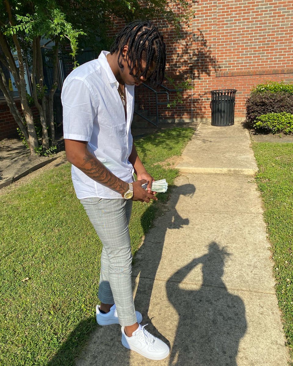 He had his goals right in his face, he saw his dreams &amp; did the race.. all it took was a bit of faith🙌🏾🙏🏾 gotta think God for this one. 🖤🥷🏾 congrats bro divante🤦🏾‍♂️ cant even tag him  #gramfam