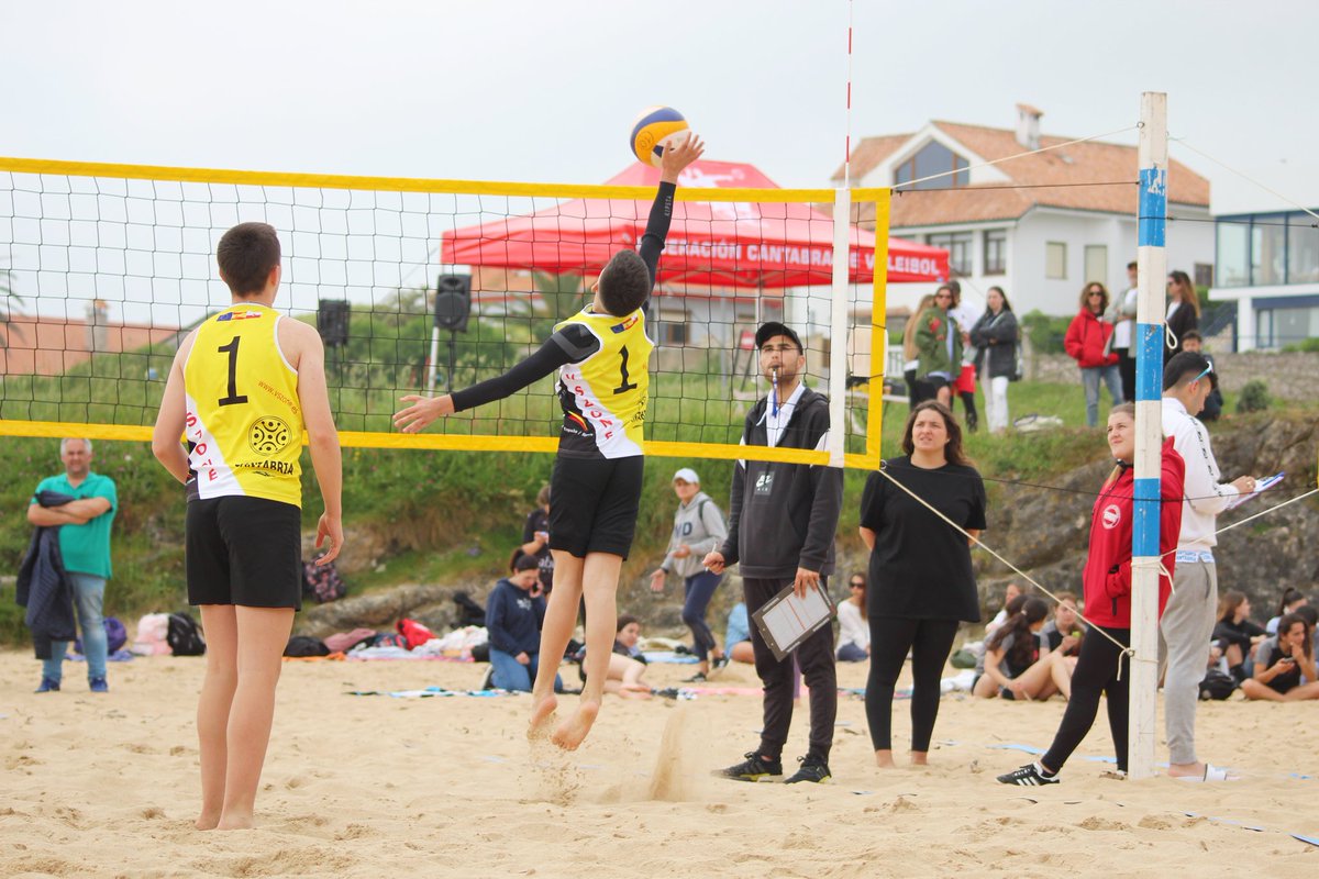 VPvszone's tweet photo. MASCULINO

🥇  Hugo - Andrés 
4°.  Erik - Alex 
5°.  Guille - Javi 

💪🏐🏖️🦈
#VoleyPlaya #Vszone #Bezana #Cantabria https://t.co/nBViHalcX7