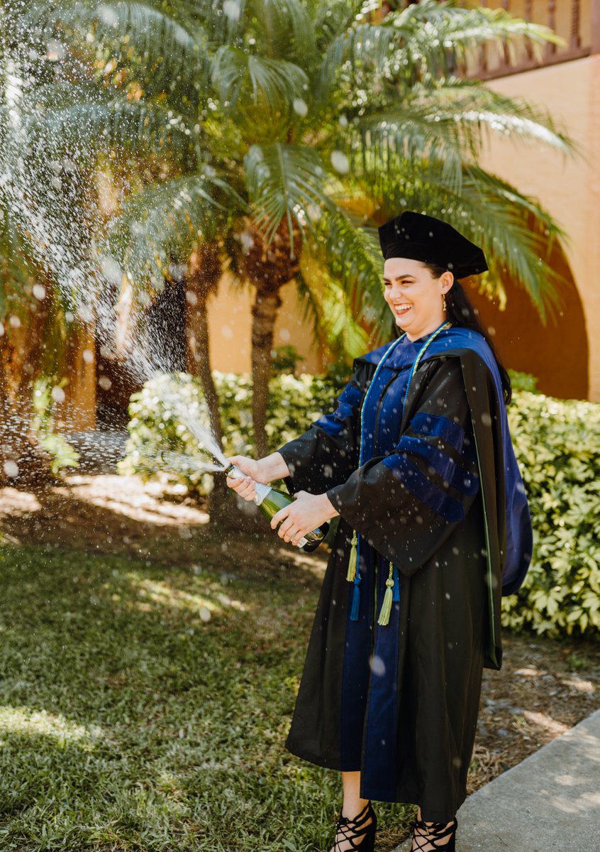 RoseBaxter98's tweet photo. Officially a @stetsonlaw Alum! 🥳👩🏻‍🎓 https://t.co/5Ry2j7XELV