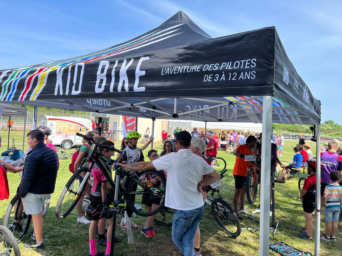 usep17's tweet photo. Le #SRAV, c'est aussi le samedi ! En parallèle du Challenge des écoles VTT UFOLEP 17, 22 usépiens ont pu découvrir aujourd'hui le dispositif @UFOLEP #kidbike à Breuil-Magné. #sportscolaire
@DSDEN17 @cpdeps17 @departement17 @usepnationale @weblaligue @Casden_BP @groupe_mgen https://t.co/IYEGOQoc6U