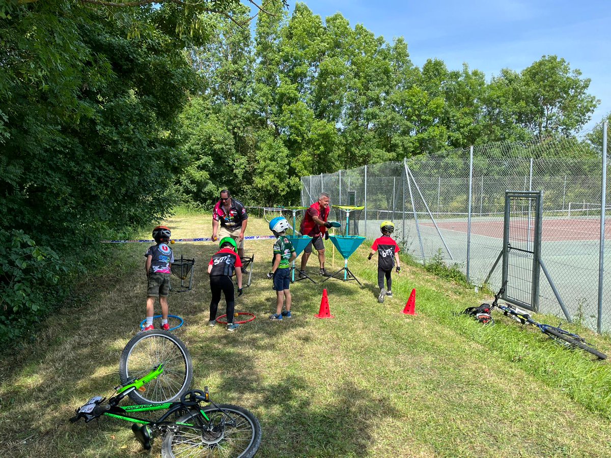 usep17's tweet photo. Le #SRAV, c'est aussi le samedi ! En parallèle du Challenge des écoles VTT UFOLEP 17, 22 usépiens ont pu découvrir aujourd'hui le dispositif @UFOLEP #kidbike à Breuil-Magné. #sportscolaire
@DSDEN17 @cpdeps17 @departement17 @usepnationale @weblaligue @Casden_BP @groupe_mgen https://t.co/IYEGOQoc6U