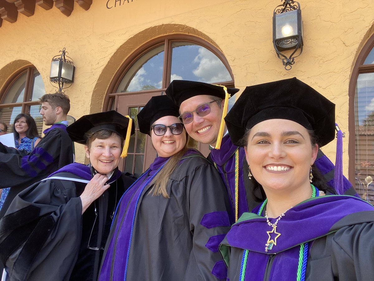 RoseBaxter98's tweet photo. Of course we had to get a picture with our 1L criminal law professor 🥰 @whitecollarprof https://t.co/ZIOquXctTH