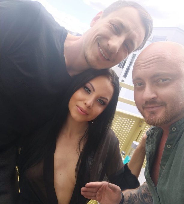 Kleines Foto unter Darstellern 😜  @ParkerJuliaJP @MarkAurel14 @JasonsangelsX https://t.co/YzGU4toU4O<a class="tags" target="_blank" title="On Twitter" href="/?out=eyJ0eXAiOiJKV1QiLCJhbGciOiJIUzUxMiJ9.eyJpYXQiOjE3MjM3MjQ1NzcsImlzcyI6InR3cG9ybnN0YXJzLmNvbSIsIm5iZiI6MTcyMzcyNDU3NywiZXhwIjoxNzU1MjYwNTc3LCJyZWRpcmVjdF91cmwiOiJodHRwczovL3R3aXR0ZXIuY29tL1Bhcmtlckp1bGlhSlAifQ.ZDvpCXi0EAUzPA7kqOF1P8OCaExMmkN6aAfJFIMBm4HpZlaf70RdUJsHIrSLjnAmeq0SZbjC-piVRILP9VMsEw">@ParkerJuliaJP</a><a href="/tag/kairakampen"class="tags"><span>#kairakampen</span></a>