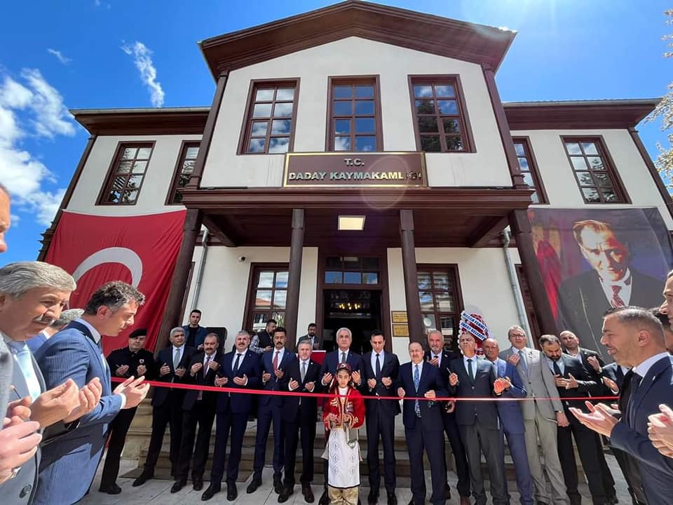 abidatRestorsyn's tweet photo. Rrstorasyon projeleri firmamız tarafından hazırlanan Daday Kaymakanlık binası İl Özel İdaresinin destekleriyle tamamlanmış Valimiz Sn. @valiavnicakir ve il protokolümüzün katılımıyla açılışı yapılmıştır. https://t.co/vQ4oo2rH66