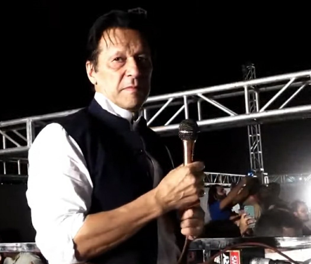 SafaAkhtar99's tweet photo. My heart is in depths of despair hearing him speak about plans of his own assassination.
May Allah always protect you #imrankhanPTI and May this video never have to surface.Ameen 
#SialkotJalsa
#ہمت_ہیں_تو_ہاتھ_لگاؤ
#امپورٹڈ_حکومت_نامنظور https://t.co/iPOzkwSsLW