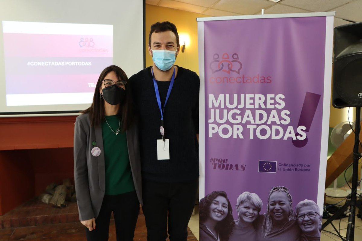 cami_carrascoh's tweet photo. Gracias @PorTodas_Chile por invitar a la @dos_segegob al lanzamiento de "Conectadas por Todas" fortaleciendo el liderazgo de mujeres en sus territorios y promoviendo su formación, participación y conocimiento para avanzar en igualdad  #PorTodas https://t.co/Ee0L4JEeT1