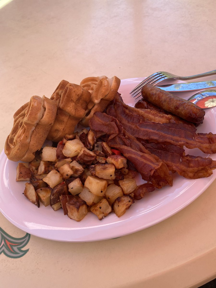 melbaniese's tweet photo. First time dairy &amp; egg free at Disneyland. I missed my churros, but surprisingly there were a bunch of other treats I can still eat! https://t.co/VM8xWUuHql