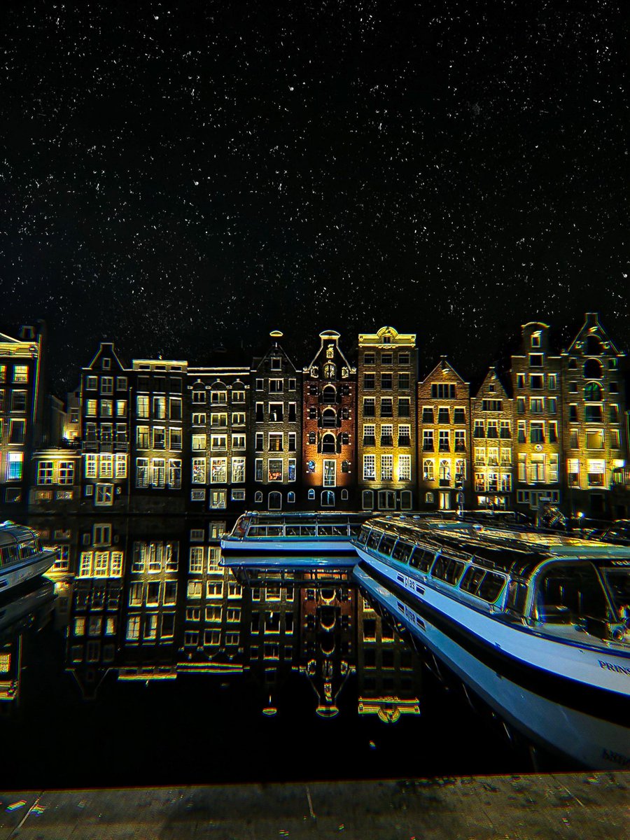 AaronGlezFdez's tweet photo. Damrak, la A'Dam Tower, y el Barrio Rojo de noche. 🌃 #damrak #adamtower #redlightdistrict #barriorojo #amsterdam https://t.co/4FzQPgnayA
