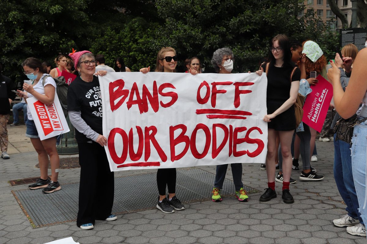 Casa_Rodrigues_'s tweet photo. Foley Square, NYC.
5-14-2022
#protest
#prochoice
#scotus
#reproductivejustice
#rally
#reproductivequality
#reproductiverights
#roevwade
#womensrights
#nyprotest
#supremecourt
#abortionrights
#womensrightsarehumanrights
@nypmetro
@ny1
@nbcnewyork
@cbsnews
@fox5ny
@pix11news https://t.co/wVvq8LlKFp