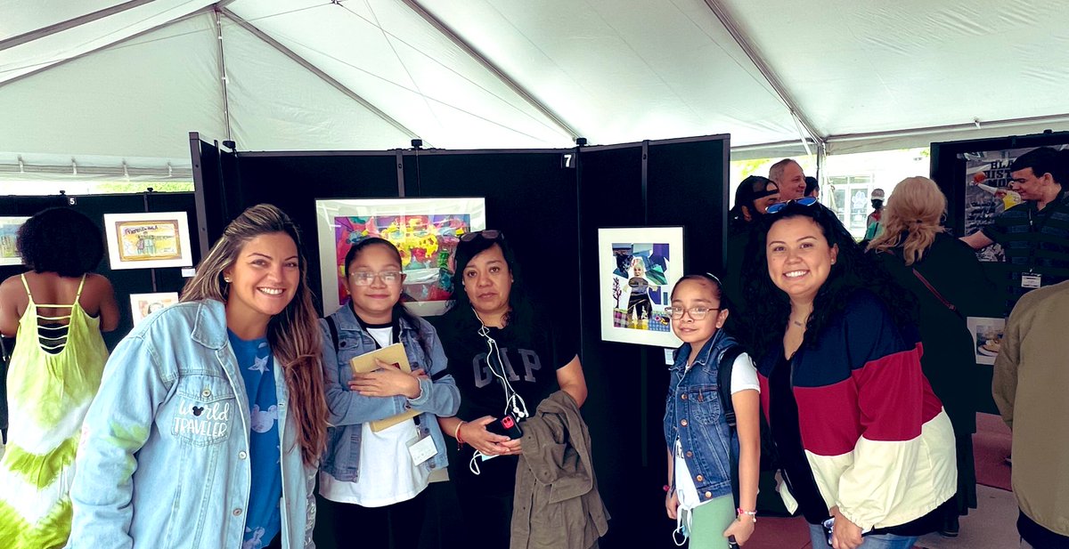 tallen_10's tweet photo. Thanks to @ArtsEd_SI_BKS who always does a fabulous job in showcasing all these young artists! 2 of my students artwork from @PS10FortHill were featured ! @artgirlsreality #collagemaking @SIBOD31 @DrMarionWilson https://t.co/7FhsVsgQ8D