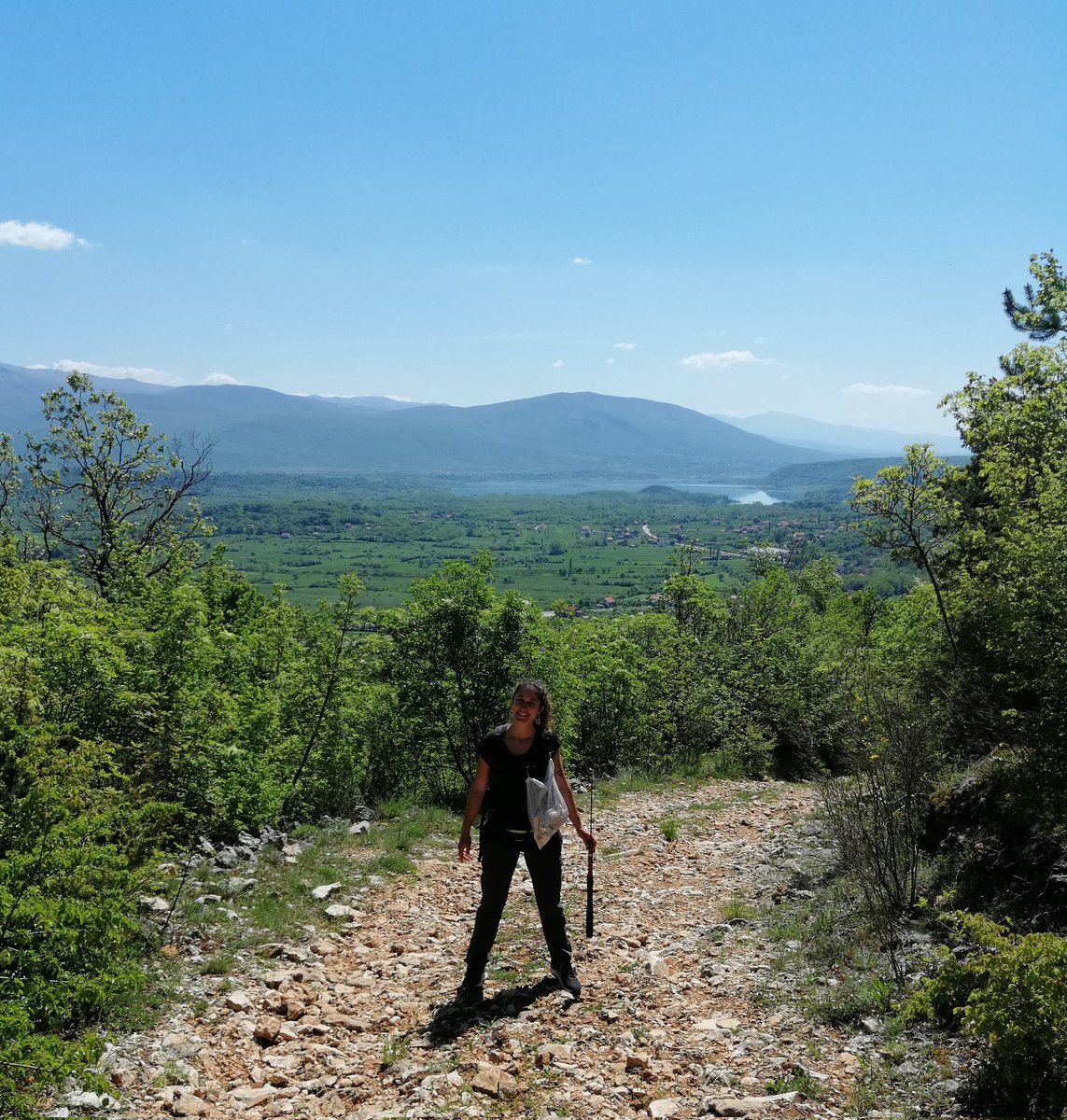 LizabelDM's tweet photo. The #LizardLegion project is on the move! One week into this #fieldseason and things are looking neat! #Lizards, field data, friends, machetas, food and... landscapes... #Croatia, is so good to be back β€οΈ https://t.co/lciTgiRGRZ