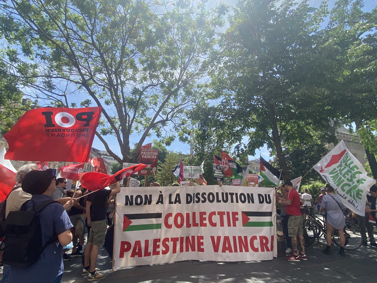 RevPermanente's tweet photo. Des centaines de personnes étaient réunies à Toulouse aujourd’hui pour célébrer la suspension de la dissolution du Collectif Palestine Vaincra (@Collectif_PV). Une première victoire conquise grâce à un rapport de force unitaire ✊ ⬇️ https://t.co/JpEz4p7C54