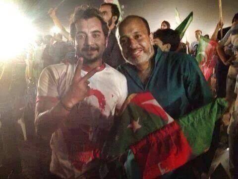 ghazibabur's tweet photo. خان صاحب ایک لمبے عرصے سے آپ کے ساتھ ہیں اب عمر ڈھل چکی ہے لیکن جب تک اس جسم میں جان ہے آپ کے ساتھ ہیں تن من دھن سب کچھ قربان ہے آپ پر❤️
قائداعظم کے بعد اب ہمیں آپ جیسا لیڈرملا ہے خداراہ پاکستان کےمستقبل کی خاطر اپنی سیکورٹی بڑ��ائیں 🙏
@PTIofficial @fawadchaudhry @zartajgulwazir https://t.co/TlhgC1CJf9