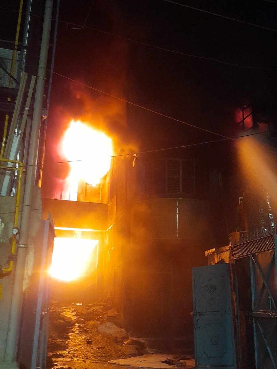 Ramkinkarsingh's tweet photo. Fire breaks out in a plastic factory in Narela DSIDC
#fire #Mundka #Dsidc https://t.co/9WNaPZfhi6