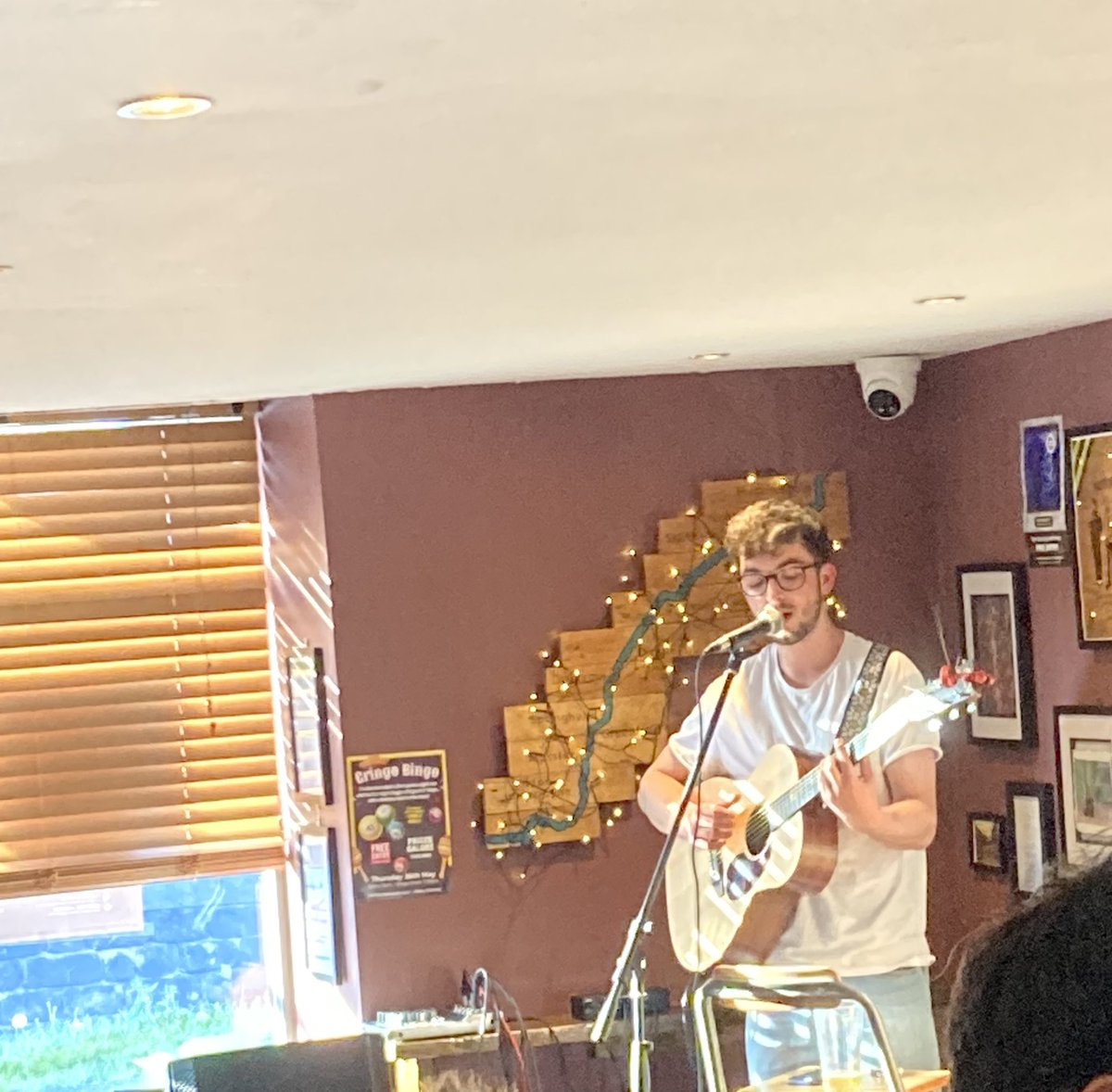 Thelma_DWalker's tweet photo. Listening to the lovely voice and acoustic guitar of #AlasdairBarraclough #Northernsole #Slaithwaite https://t.co/fls2H77D2k