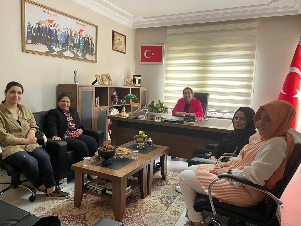 Ak Parti MKYK Üyesi Sn.Vildan Polat hanımefendinin bizleri ziyarettinde kadınlarla ilgili çalışmalar hakkında sohbet ettik. Güzel sohbeti için çok teşekkür ederiz.
<a href="/vildan__polat/">VİLDAN POLAT</a> 
<a href="/kademorgtr/">KADEM</a> 
<a href="/Dilsahozturkmen/">Dilşah BEYAZ ÖZTÜRKMEN🇹🇷</a>