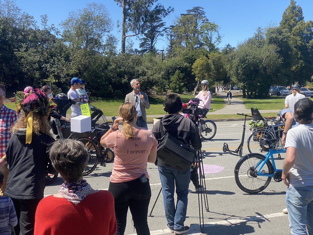stuartcollins's tweet photo. I’m a fan of @jeffreytumlin. Manages to direct Muni, enjoy SF, champion SF, and visit events like #KidicalMass today. Thank you for your ongoing leadership! cc @CommunitySpace_ https://t.co/zsnl879ZWj