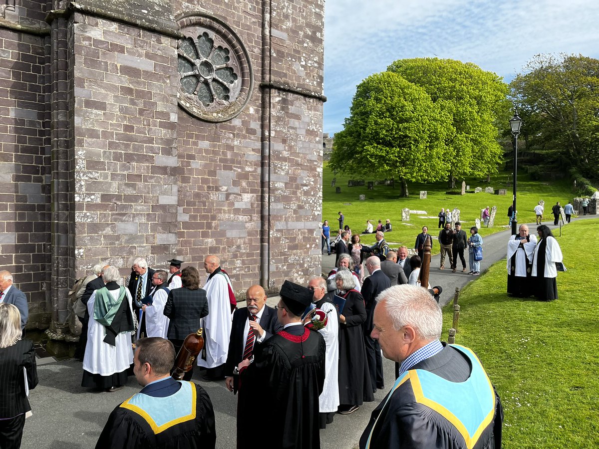 Perfect afternoon for the Lampeter #bicentennial service @UWTSD @UWTSDLampeter @LampeterSociety #UWTSD200