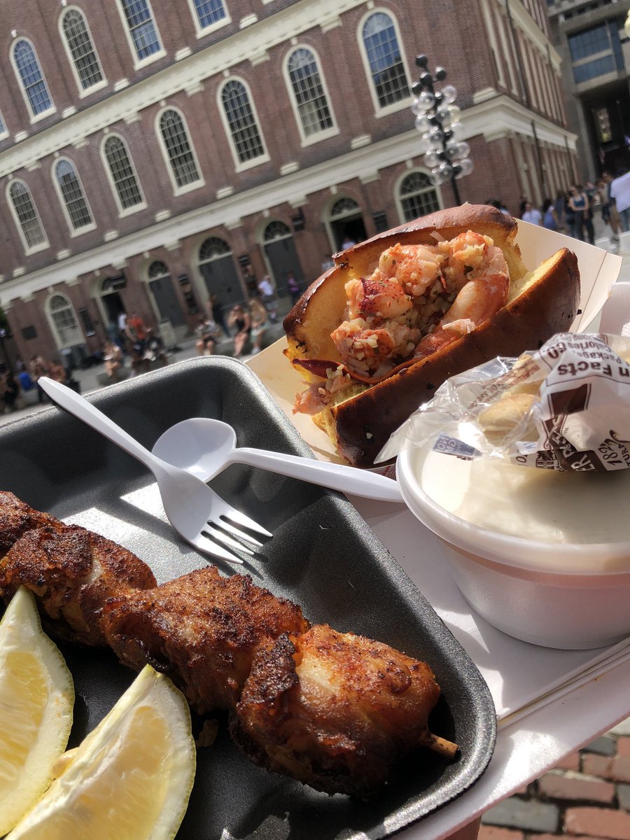 Dario_Melendez's tweet photo. 🤤🤤🤤🤤🤤
#LobstaRoll #WhenInBoston #FatDario https://t.co/ZdgrpcJYrh