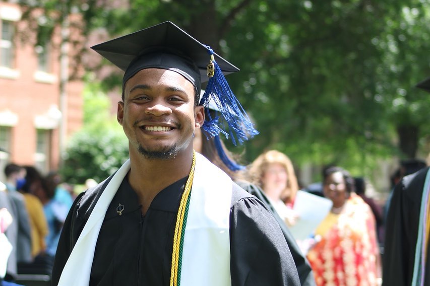 presbycollege's tweet image. Another year in the books, PC! We’re so proud of you #classof2022 💙#ForeverBlueHose #ononPC