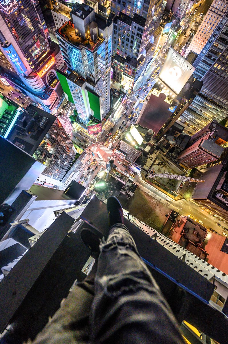 DrifterShoots's tweet photo. Moments I watched over Times Square https://t.co/HF93VBa783