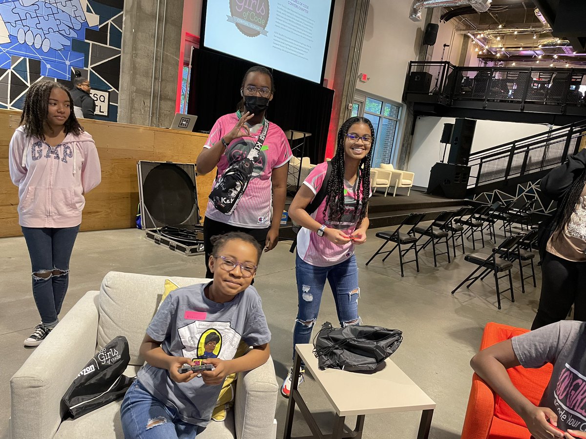 100GOCConyersGA's tweet photo. And just like that, our academic year has come to an end. It has been an outstanding year persevering through this pandemic! Thank you to @AxisReplay for hosting our end of year #gamingexplosion! #girlsgaming #gamingcommunity See you next time! https://t.co/M9KspvOH6A