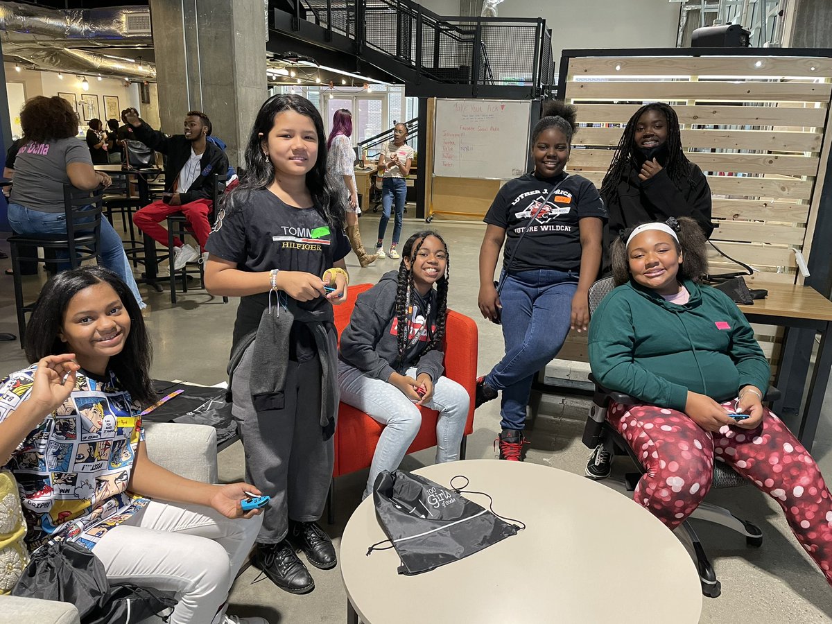 100GOCConyersGA's tweet photo. And just like that, our academic year has come to an end. It has been an outstanding year persevering through this pandemic! Thank you to @AxisReplay for hosting our end of year #gamingexplosion! #girlsgaming #gamingcommunity See you next time! https://t.co/M9KspvOH6A