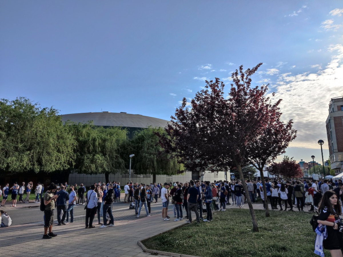 Isabelperezmoi1's tweet photo. En Burgos! Para ver a nuestro @BFuenlabrada en un partido histórico. Nos jugamos la permanencia en la @ACBCOM a un partido! Con la afición para dar el empujón que necesitamos!
A por el #Fuenlabradazo! 💪🇪🇸 Viva Fuenlabrada! #FuenlADN https://t.co/PvYA9ajwgH
