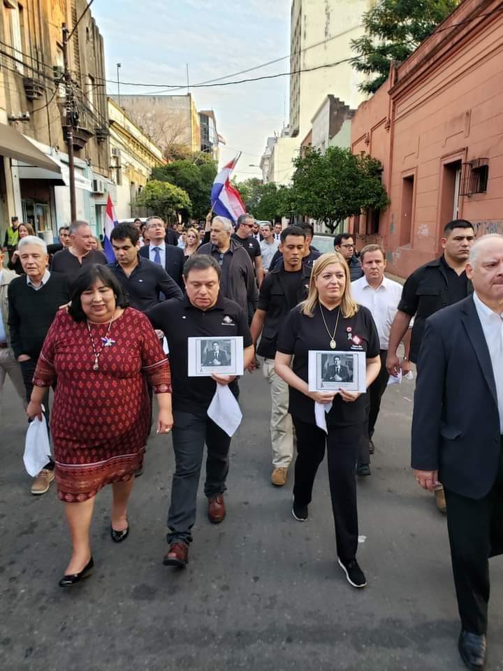 CardozoMaxi1996's tweet photo. Gente a cargo de la justicia pidiendo justicia?
Gente de la injusticia pidiendo justicia?
#SoloenPy
Impresentable https://t.co/5lY9zM3sQ2