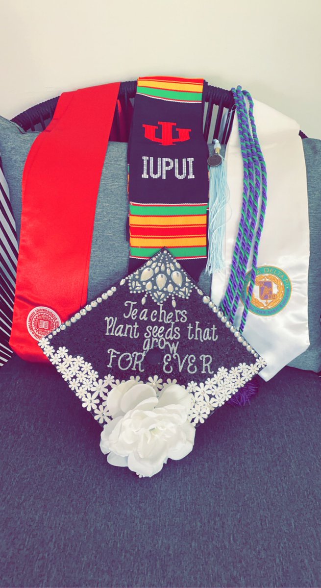 _lookingahead's tweet photo. Graduation and birthday fun. #iupuigrad22 #iugrad22 #23birthday https://t.co/JLCodpleJW