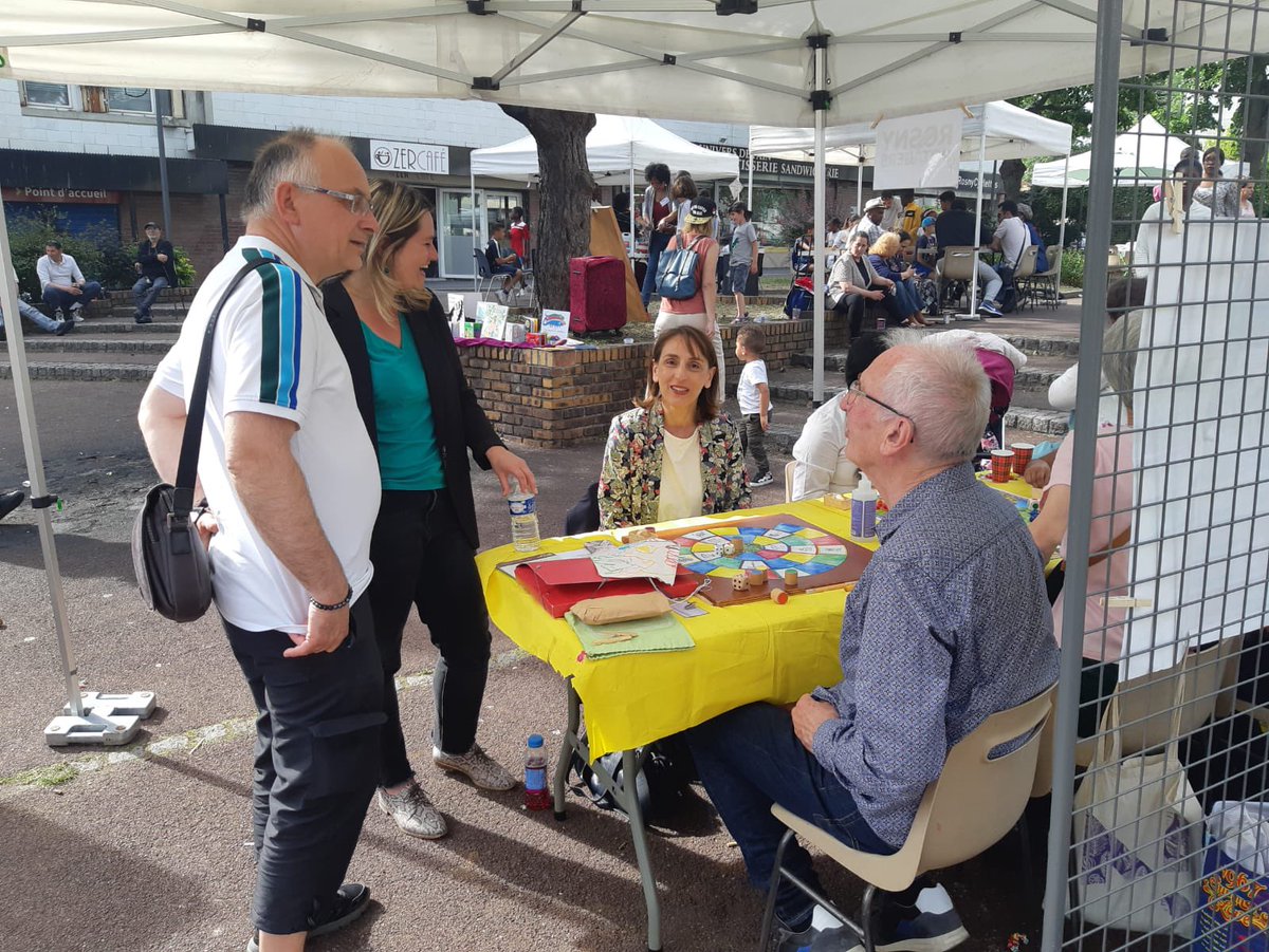 KelouaF's tweet photo. 🤝 Une belle journée de mobilisation à vos côtés avec la conférence et informations sur les troubles d’apprentissage au Centre social des Marnaudes à #Rosny suivie d’un moment convivial auprès de vous pour la fête du jeu au dans le quartier du Pré Gentil. #NUPES #UnionDeLaGauche https://t.co/6ocLD1Aq82