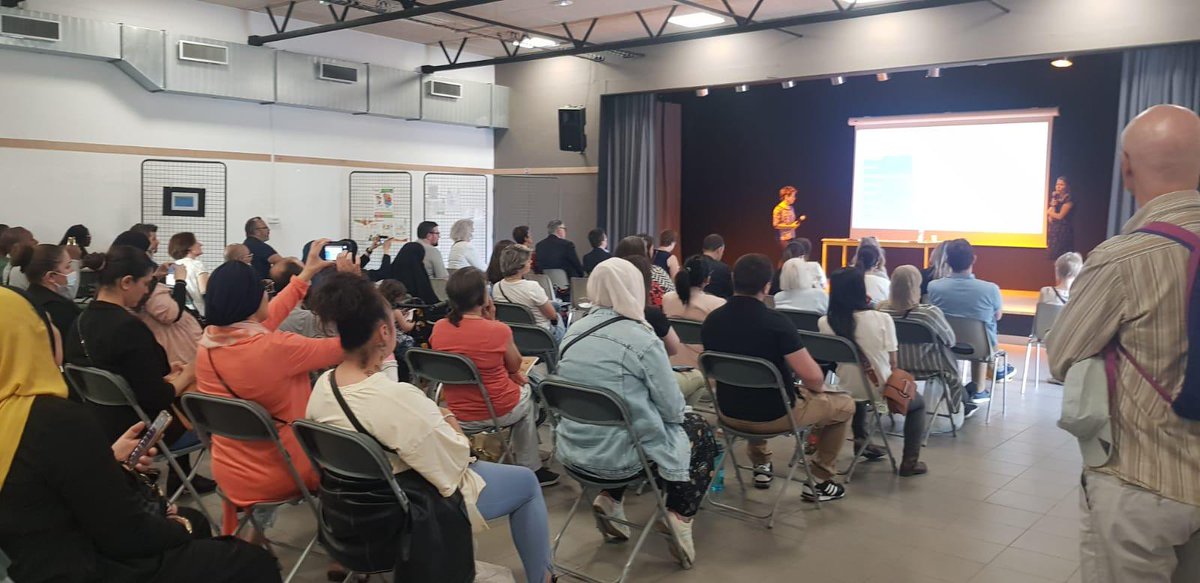 KelouaF's tweet photo. 🤝 Une belle journée de mobilisation à vos côtés avec la conférence et informations sur les troubles d’apprentissage au Centre social des Marnaudes à #Rosny suivie d’un moment convivial auprès de vous pour la fête du jeu au dans le quartier du Pré Gentil. #NUPES #UnionDeLaGauche https://t.co/6ocLD1Aq82