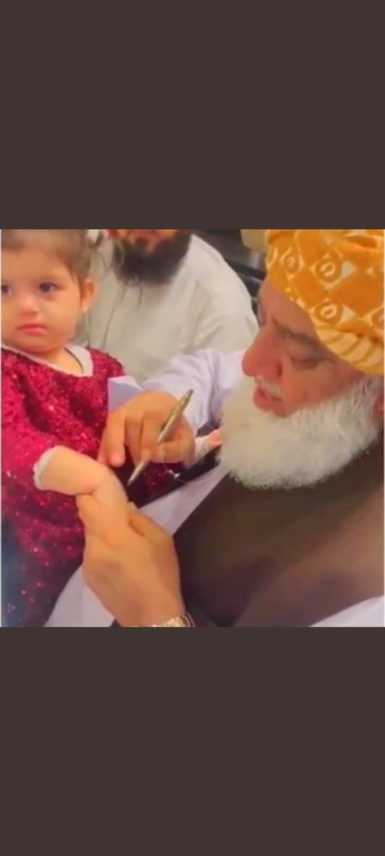 Khizer875's tweet photo. @MudassirSayyed Maulana haat pay 🤠 https://t.co/OEFg2iEgDn