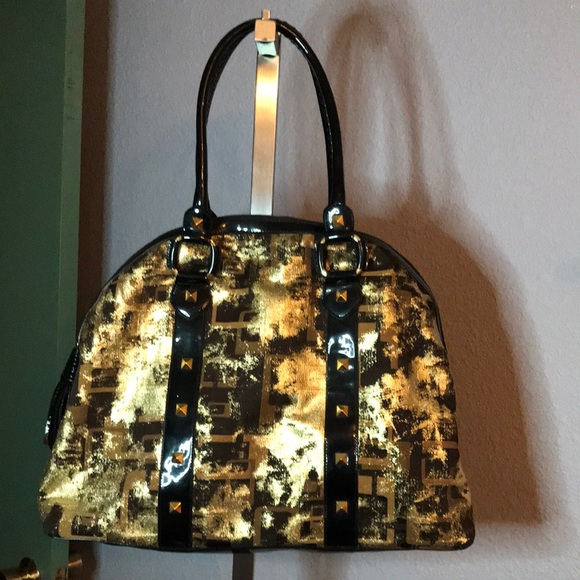 RAWFashionFinds's tweet photo. So good I had to share! Check out all the items I'm loving on @Poshmarkapp #poshmark #fashion #style #shopmycloset #kennethcole #gainibernini #colincolettebyvs: https://t.co/SnFBzyVptS https://t.co/D9imbmVEpU