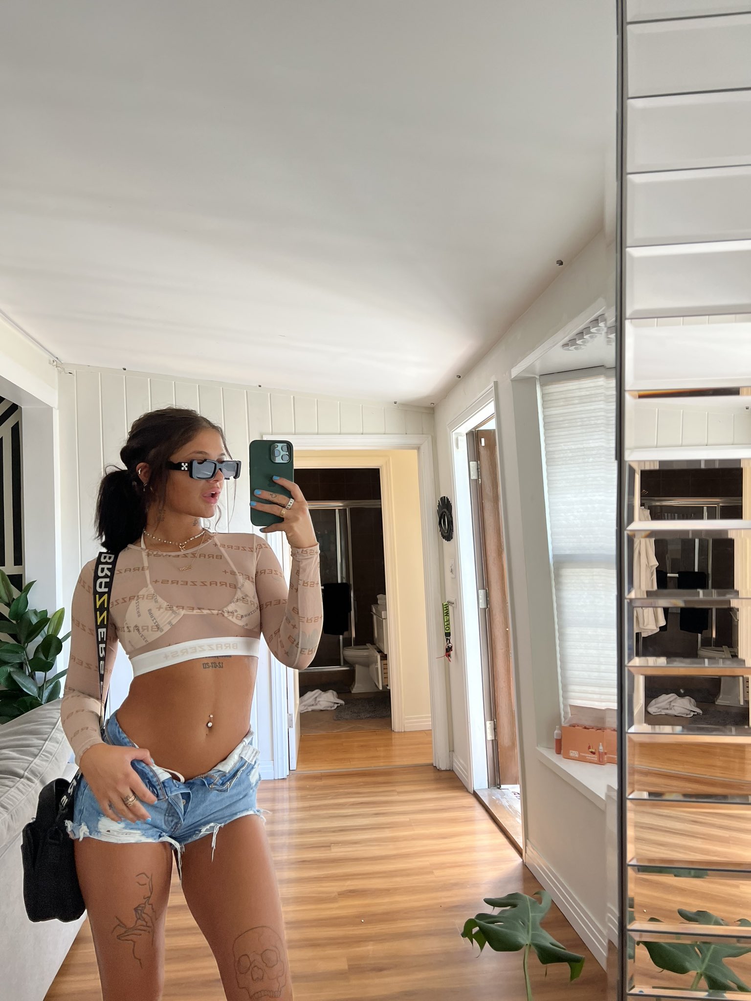 SHEFORKEEPS on Twitter: "beach day🥰 💦 https://t.co/IfE94UFMqs" / Twitter