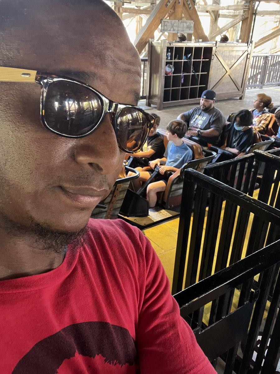 amplive's tweet photo. Taking a break .. what we call fun Saturday! Hangin w the crew @knotts amusement park
#studiobreak #clearheadspace https://t.co/i5AytyKO6j