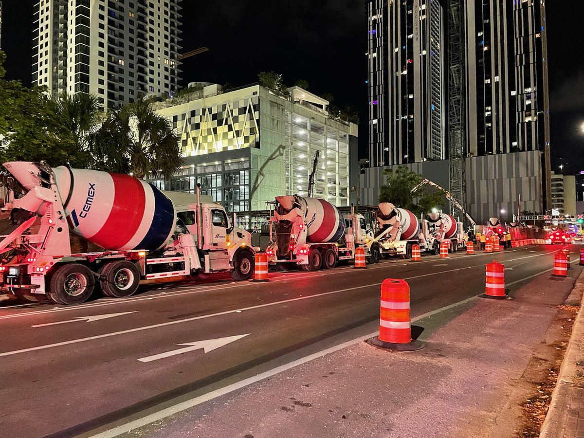 #doingwhatwedo 1600 yards #Saturday in #downtownMIAMI 🌴☀️👊 with our brothers <a href="/CemexFec/">Cemex FEC Quarry 🇺🇸</a> <a href="/CX_Miami_Cement/">Cemex Miami Cement</a> 👍