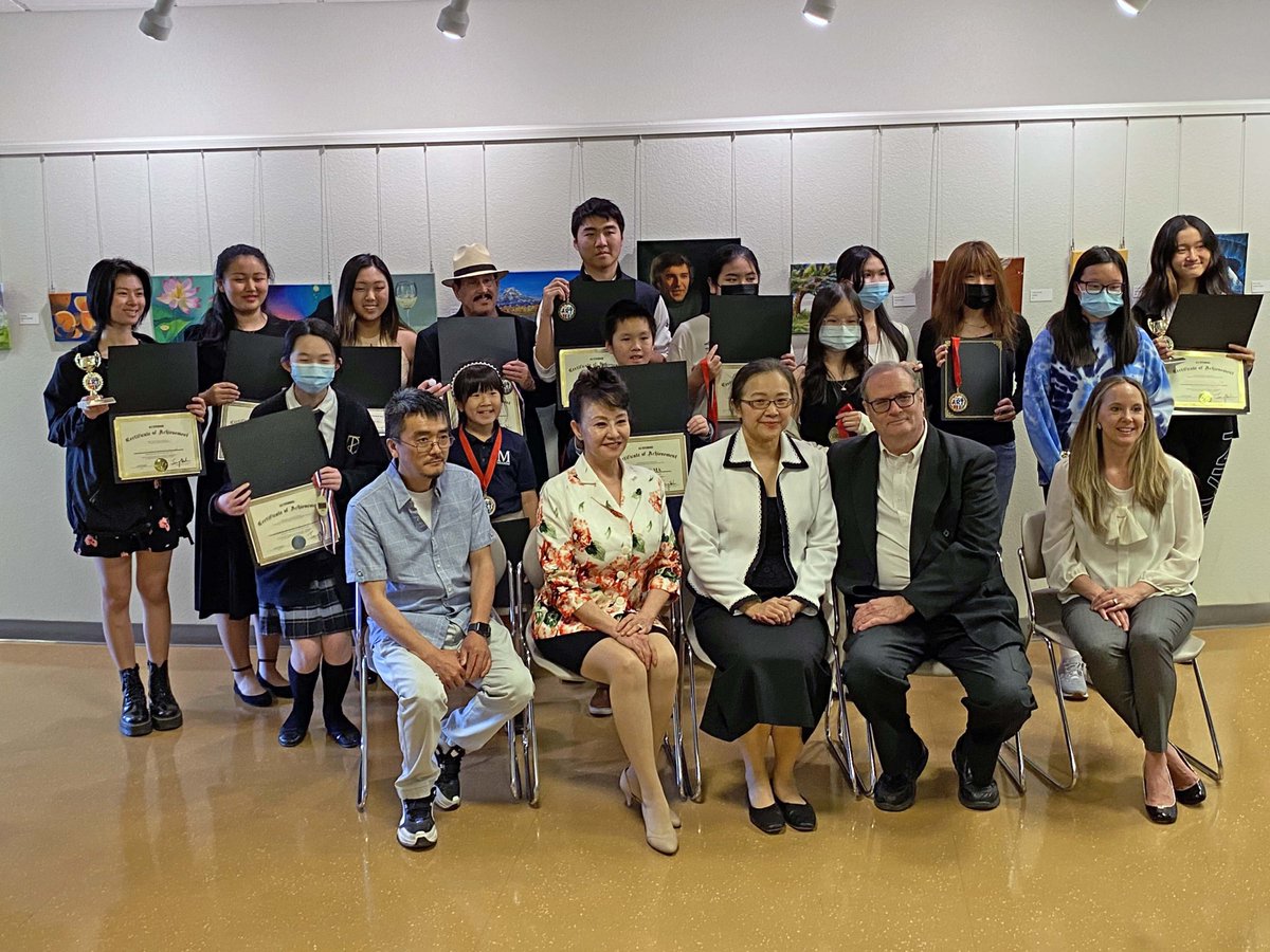 LVCCLD's tweet photo. Stop by #SpringValleyLibrary to check out the stunning art exhibit by the talented students of #AJStudio, which is on display through July 10 🎨 🖼️ 🤯 . The students also received certificates of recognition from @RepSusieLee 🏆 ! Learn more: https://t.co/0xQ5lThr0W https://t.co/JywUpRRF1M