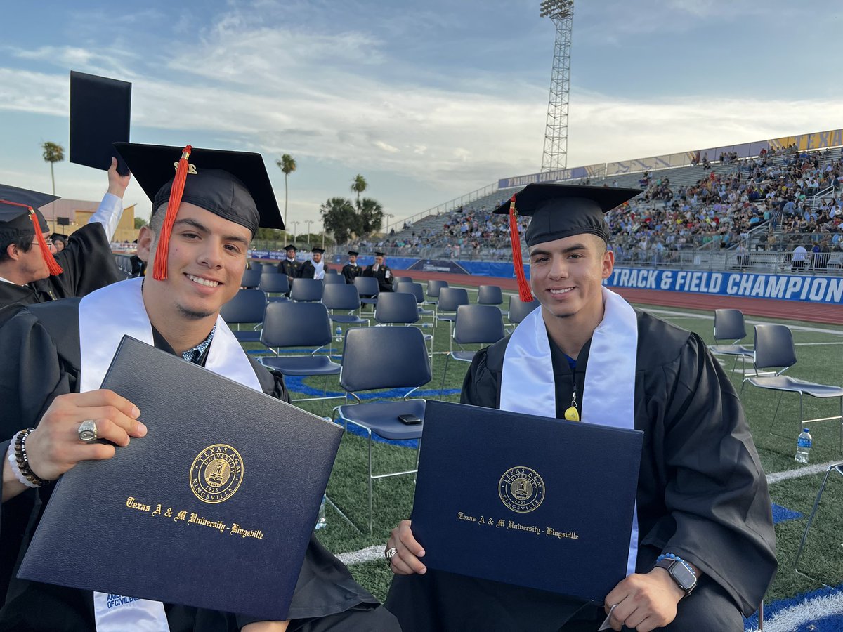 just graduated 👨🏼‍🎓👨🏼‍🎓 #javelinasforever
