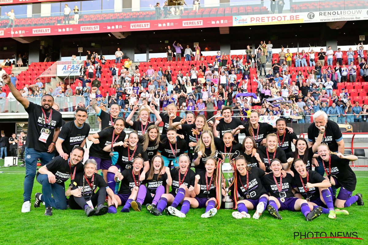RoyalBelgianFA's tweet photo. 🏆 @scooore_sl and Women's Cup winners. Congrats on that perfect season, @rscawomen! 👏 https://t.co/Be9GMflfDW