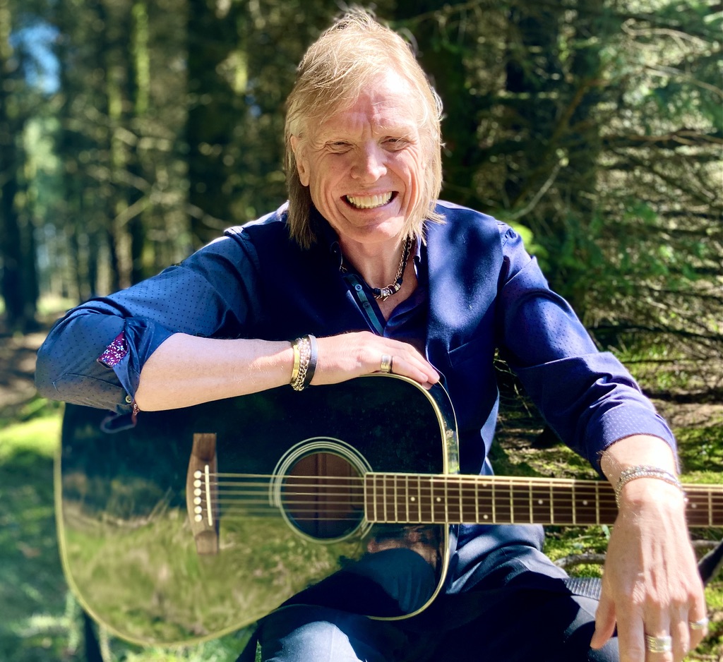 paul_denegri's tweet photo. BBC Somerset presenter Luke Knight invited me on his very entertaining show last night as his guest to talk about using music to connect and comfort people at the very end of their lives. Listen here:
https://t.co/t2N3nw8OSI
#lukeknight #somersetradio #glastonburycarehome https://t.co/NMC10DNXGa