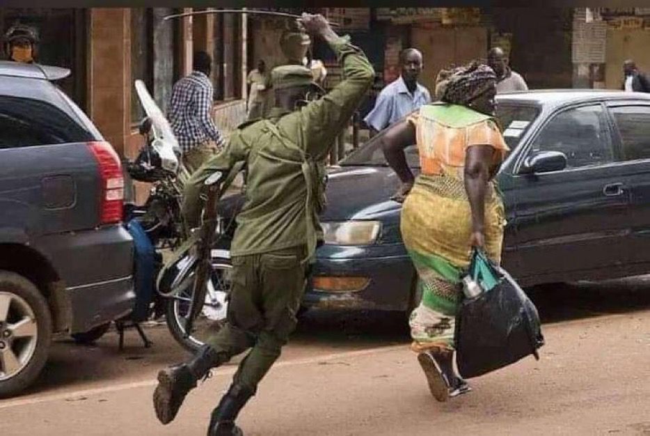 Momo256Uganda's tweet photo. Stop massaging the atrocities of @KagutaMuseveni unto ugandans and yet pretend to defend human rights, ugandans have had much of your pretence . ENOUGH IS ENOUGH
#UgandaIsBleeding
#DnA
#EndHumanTrafficking
#EndPoliceBrutality
#M7MustGo
#StandUpUg https://t.co/Rwemuh6HYG https://t.co/lU0FKmtES1